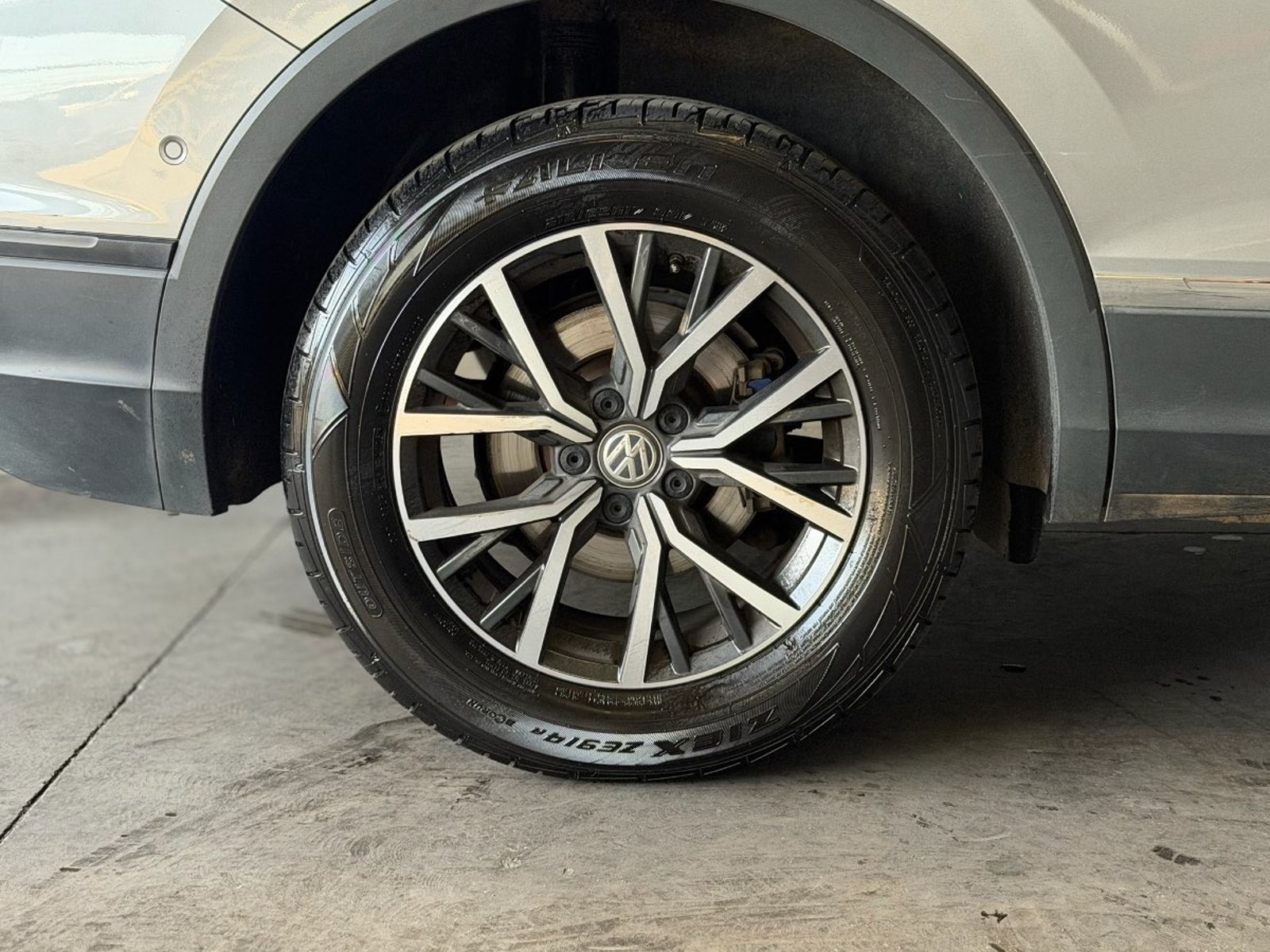 VOLKSWAGEN TIGUAN 2021 - Imagen 6 de 12