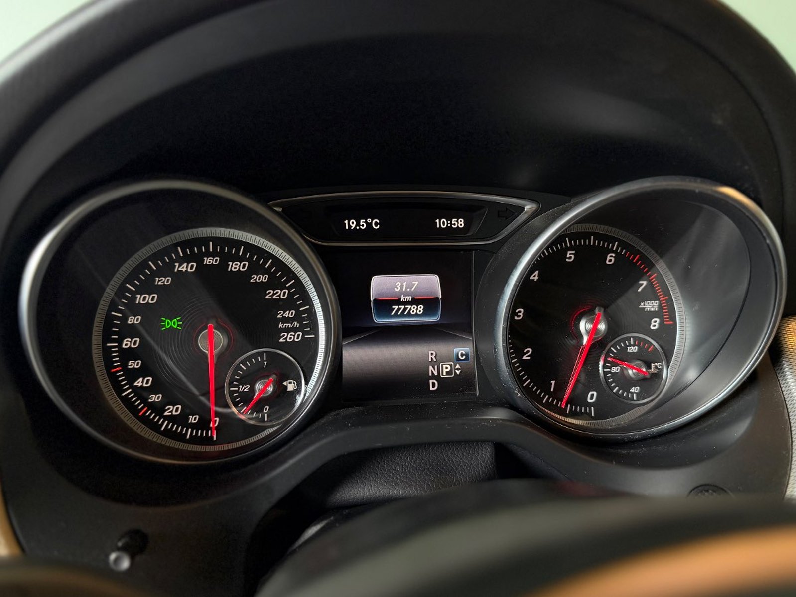 Mercedes-Benz GLA 200 2019 - Imagen 9 de 16