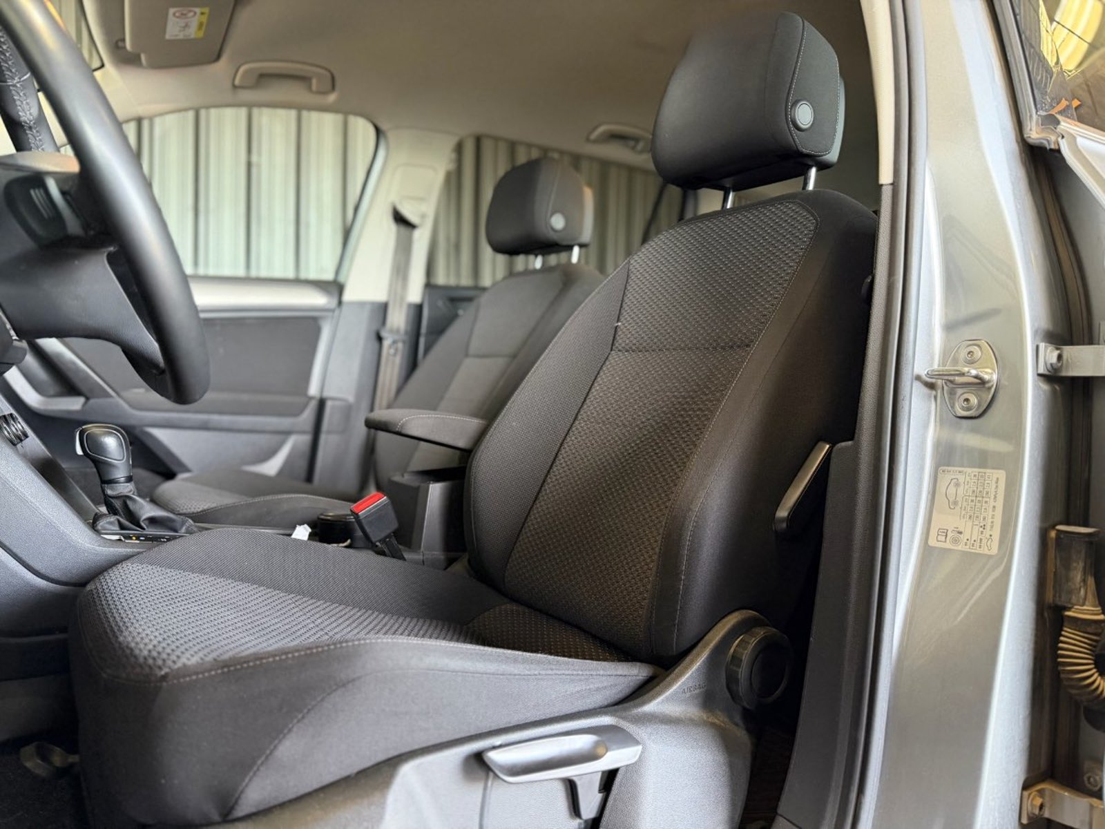 VOLKSWAGEN TIGUAN 2021 - Imagen 8 de 12