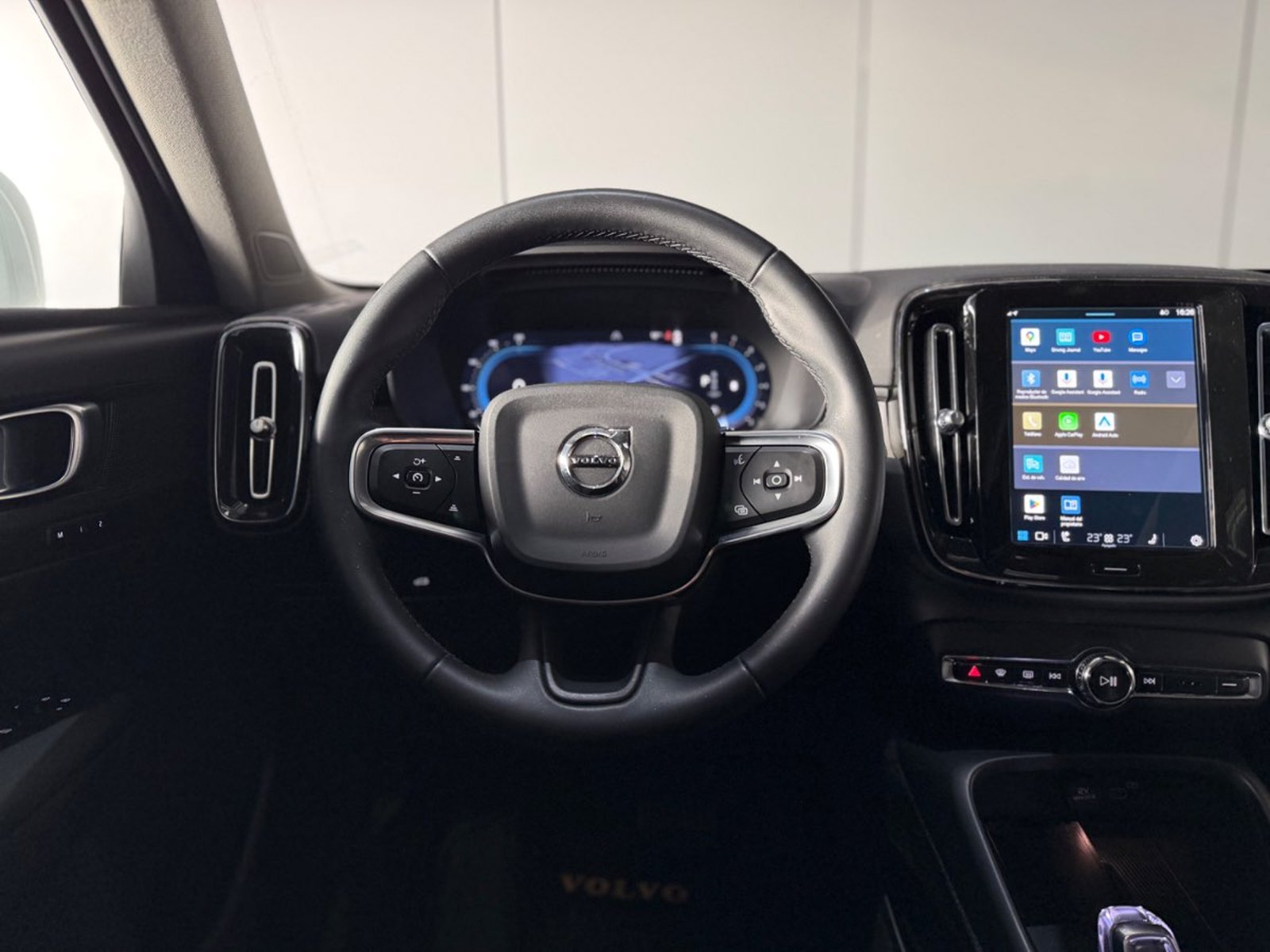 Volvo XC40 2023 - Imagen 14 de 18