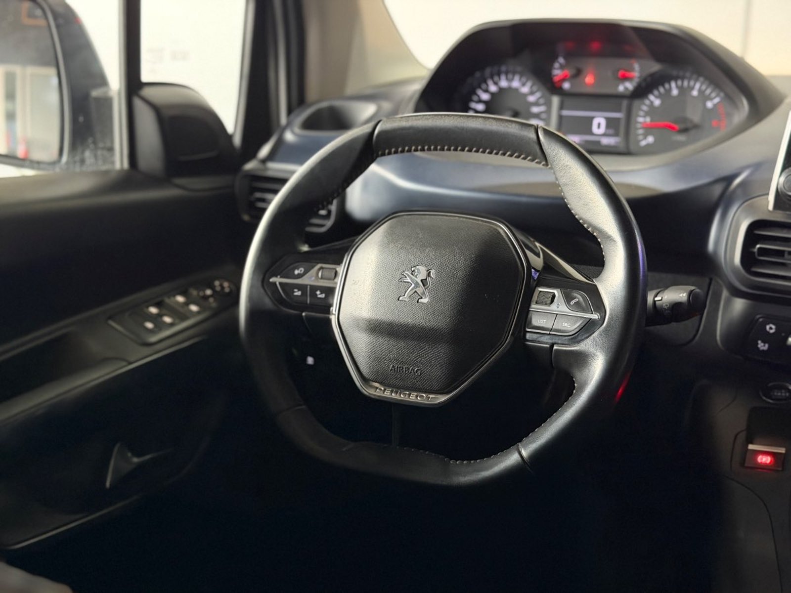 PEUGEOT RIFTER 2023 - Imagen 15 de 16