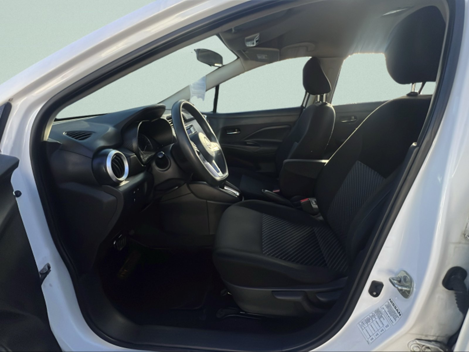 NISSAN VERSA CVT 1.6 A 2021 - Imagen 9 de 10