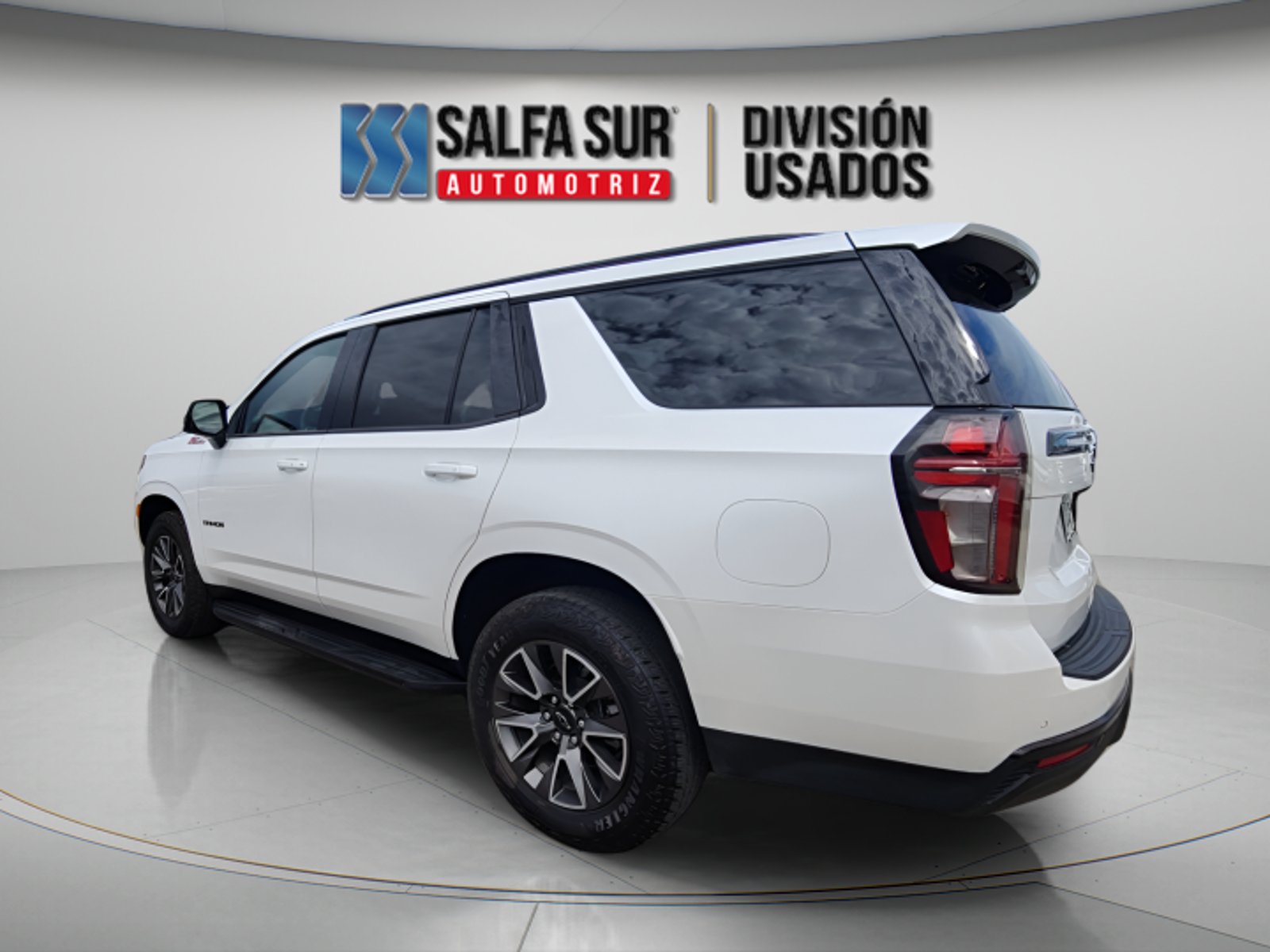 Chevrolet TAHOE 4X4 5.3L 2024 - Foto 2 de 10