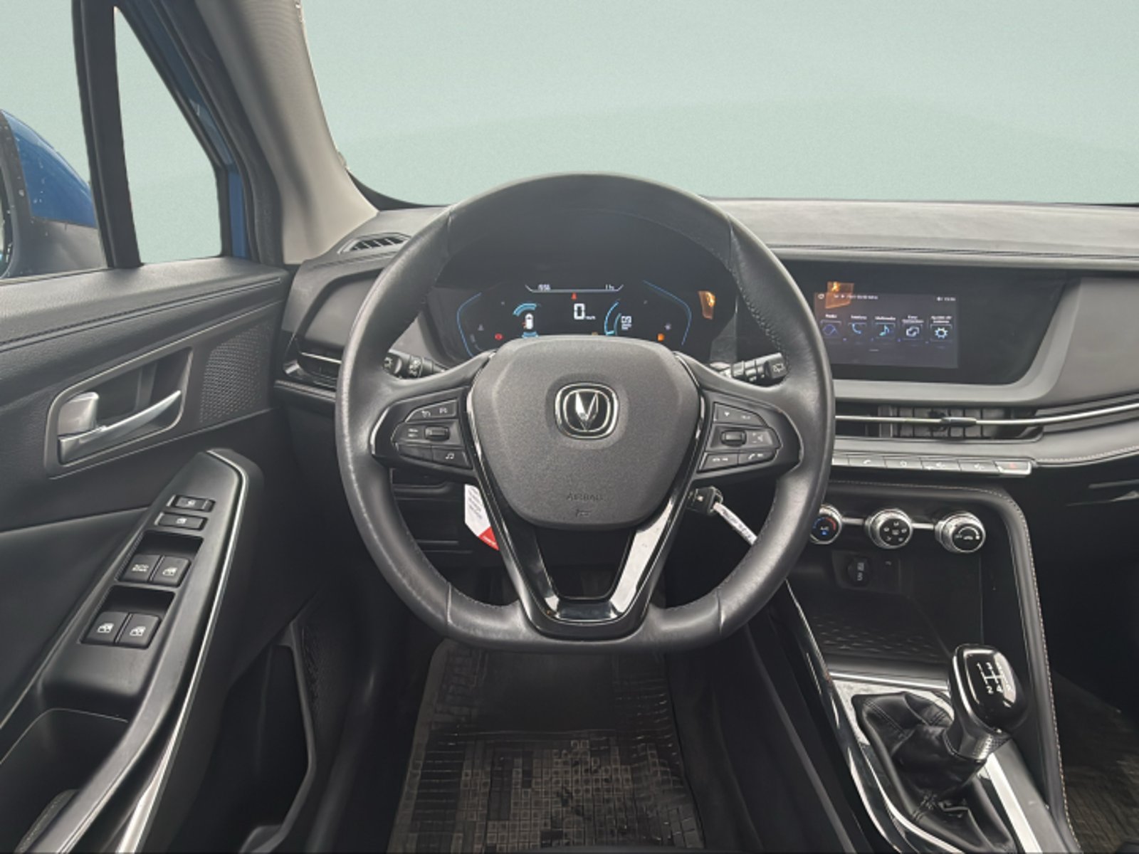 Changan CS15 HB 4X2 1.5 2022 - Imagen 8 de 10
