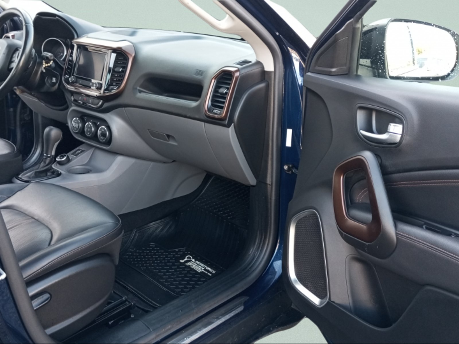 RAM 1000 LARAMIE 4X 2021 - Imagen 9 de 10