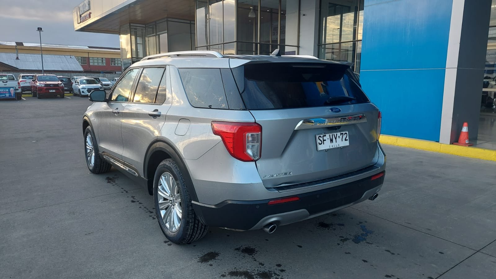 FORD EXPLORER 4X2 2. 2023 - Imagen 6 de 10