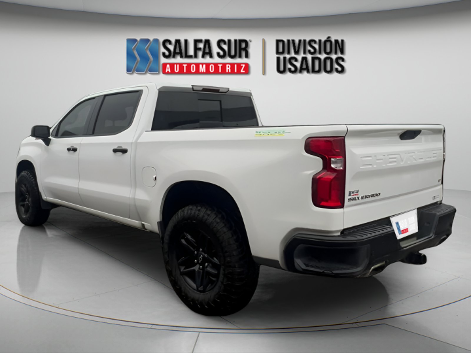 Chevrolet SILVERADO 4WD 5 2021 - Foto 2 de 10