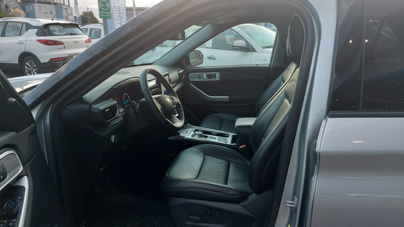 FORD EXPLORER 4X2 2. 2023 - Imagen 7 de 10