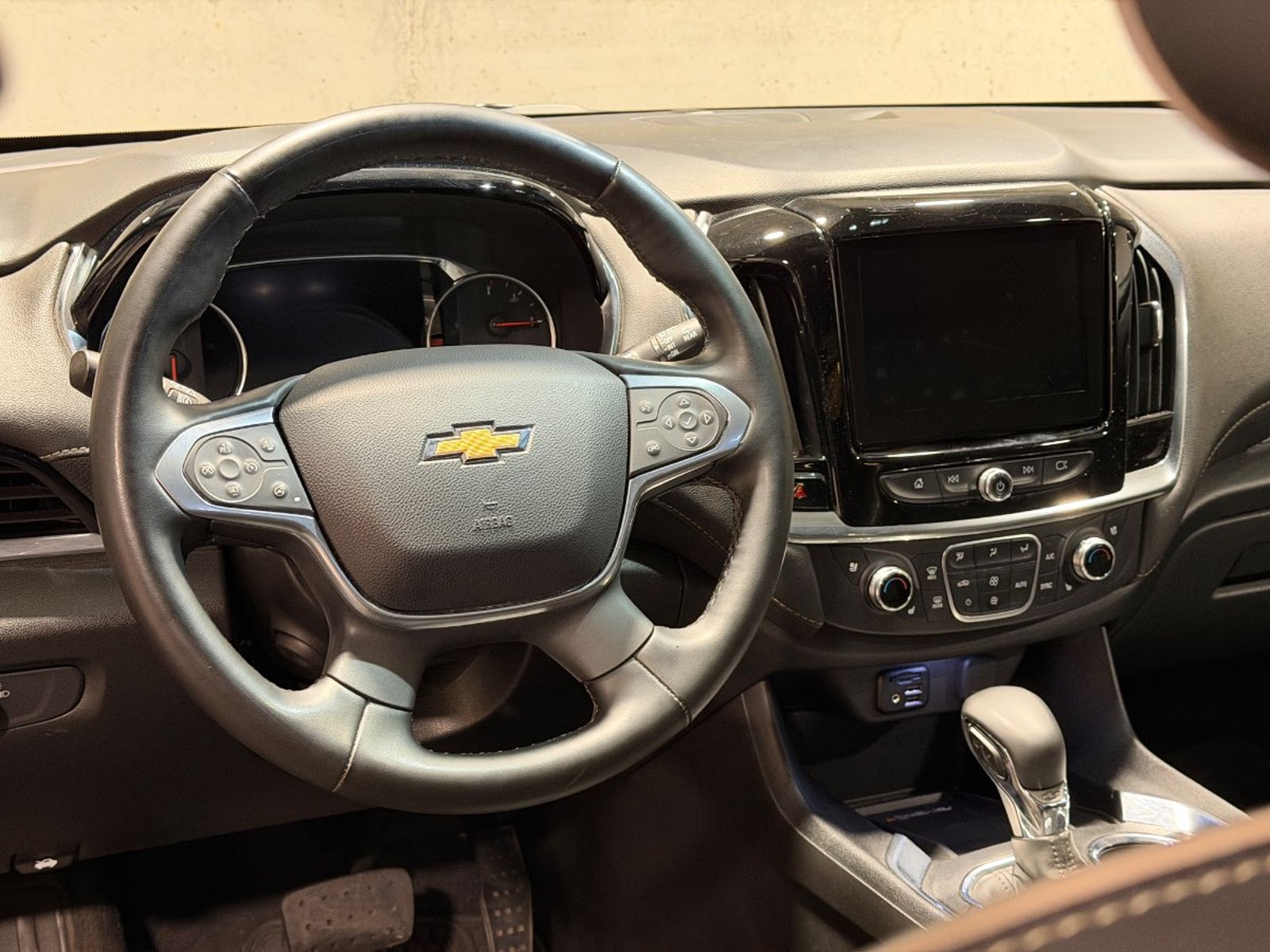 Chevrolet TRAVERSE 3.6L PREMIER AWD II AT 5P 2023 - Imagen 14 de 19
