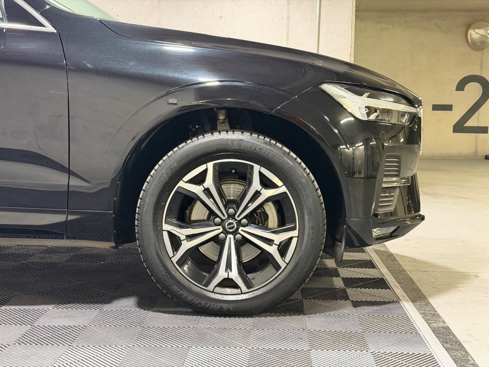 Volvo XC60 2.0 B5 MOMENTUM HYBRID 4X4 AT 5P 2022 - Imagen 7 de 17