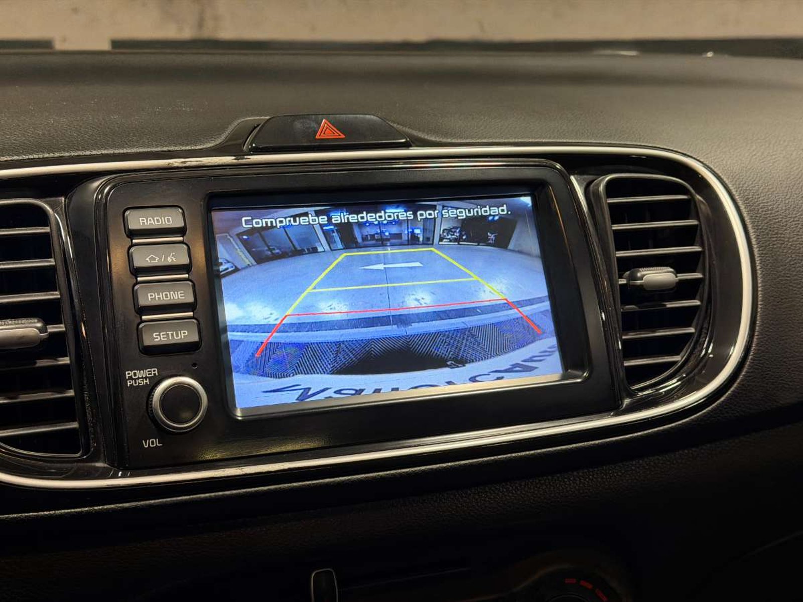 Kia SOLUTO 2024 - Imagen 16 de 18