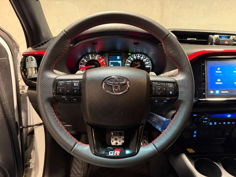 Toyota HILUX 2.8 GR-S DIESEL 4X4 DOB. CAB. AT 4P 2026 - Imagen 17 de 20