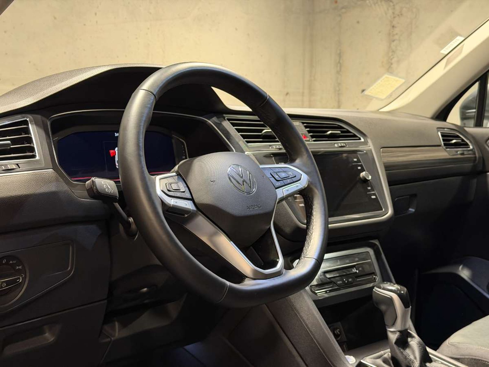 Volkswagen TIGUAN 1.4 TSI HIGHLINE 4X2 AT 5P 2023 - Imagen 13 de 20