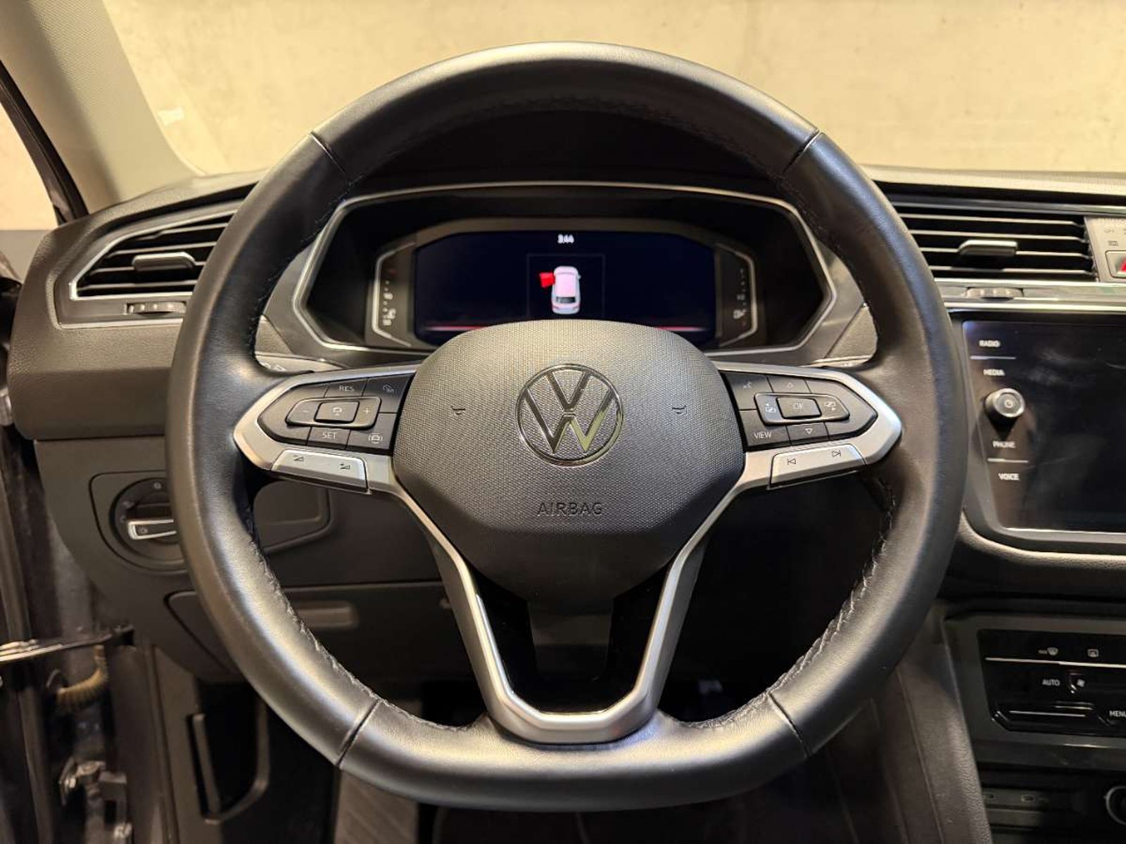 Volkswagen TIGUAN 1.4 TSI HIGHLINE 4X2 AT 5P 2023 - Imagen 15 de 20