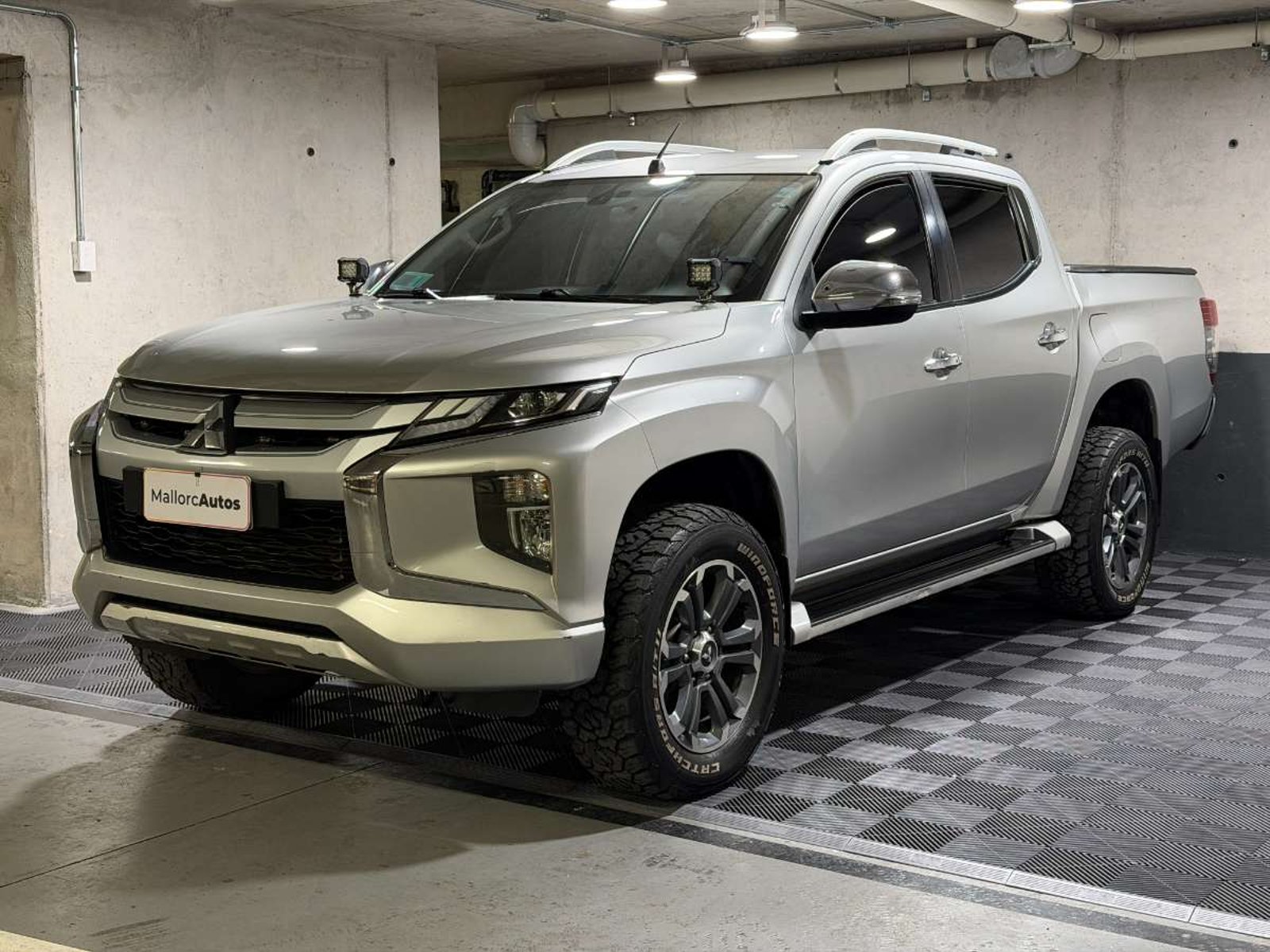 Mitsubishi L200 2.4 DAKAR CRS DIESEL DOB. CAB. 4X4 MT 4P 2023 - Foto 3 de 16