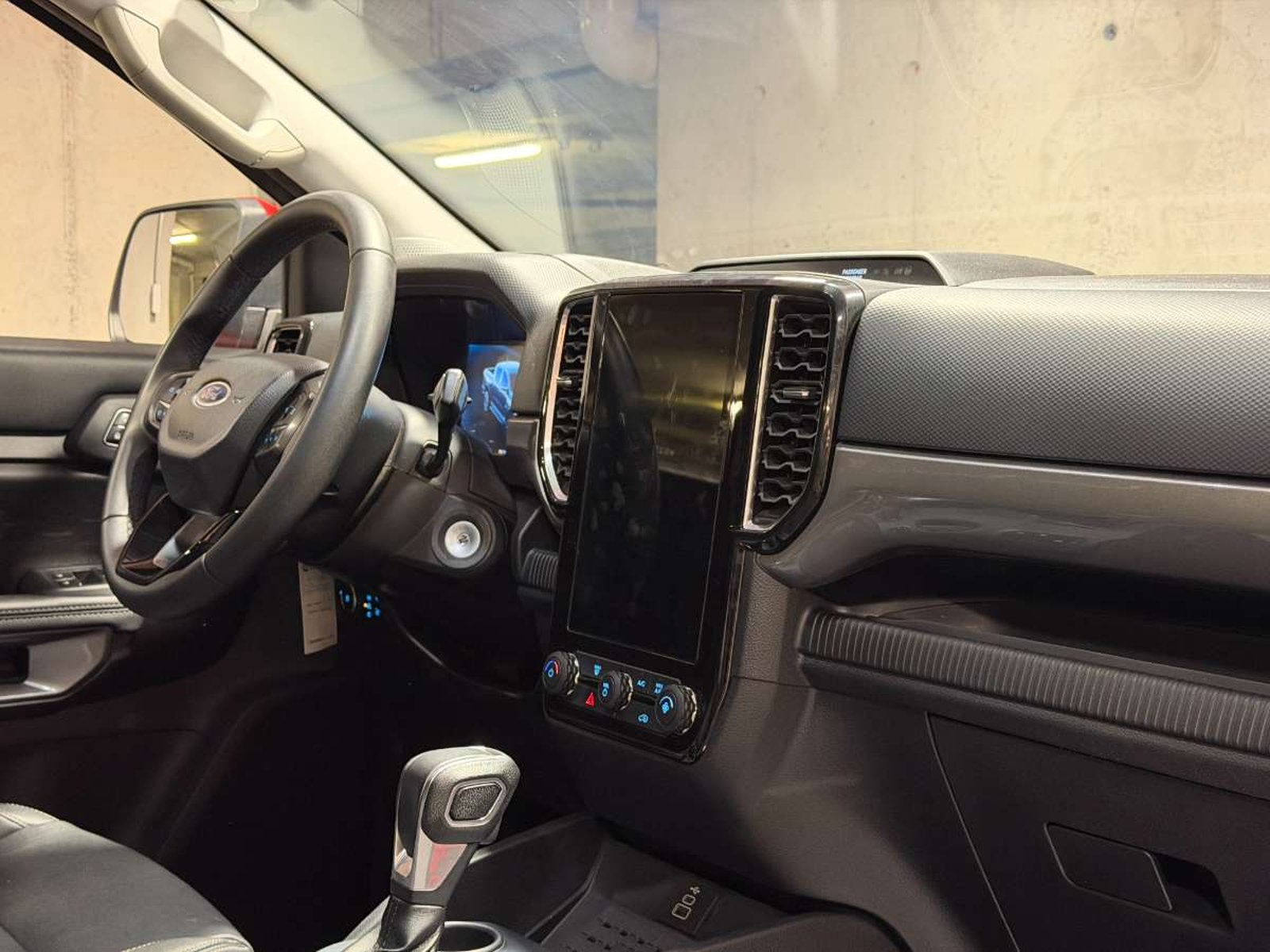 Ford RANGER 2.0 XLT DIESEL 4X2 DOB. CAB. AT 4P 2024 - Imagen 12 de 19