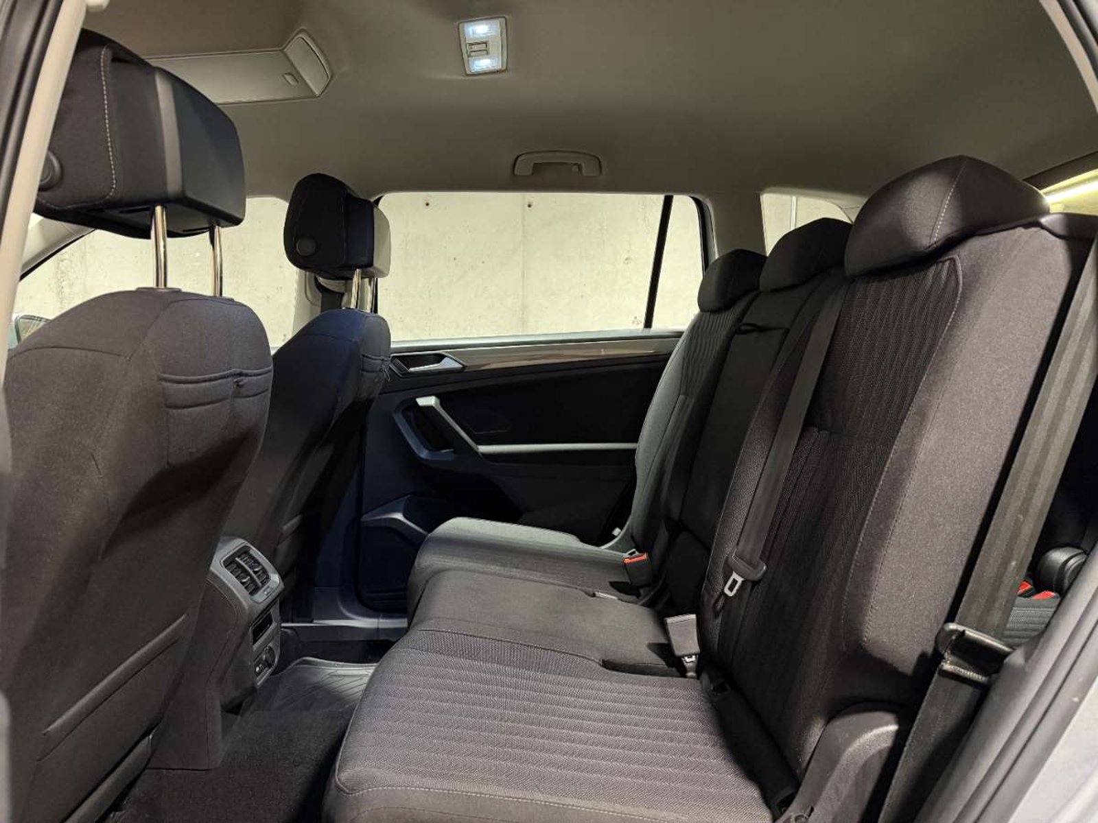Volkswagen TIGUAN 1.4 TSI COMFORTLINE 4X2 AT 5P 2023 - Imagen 11 de 20