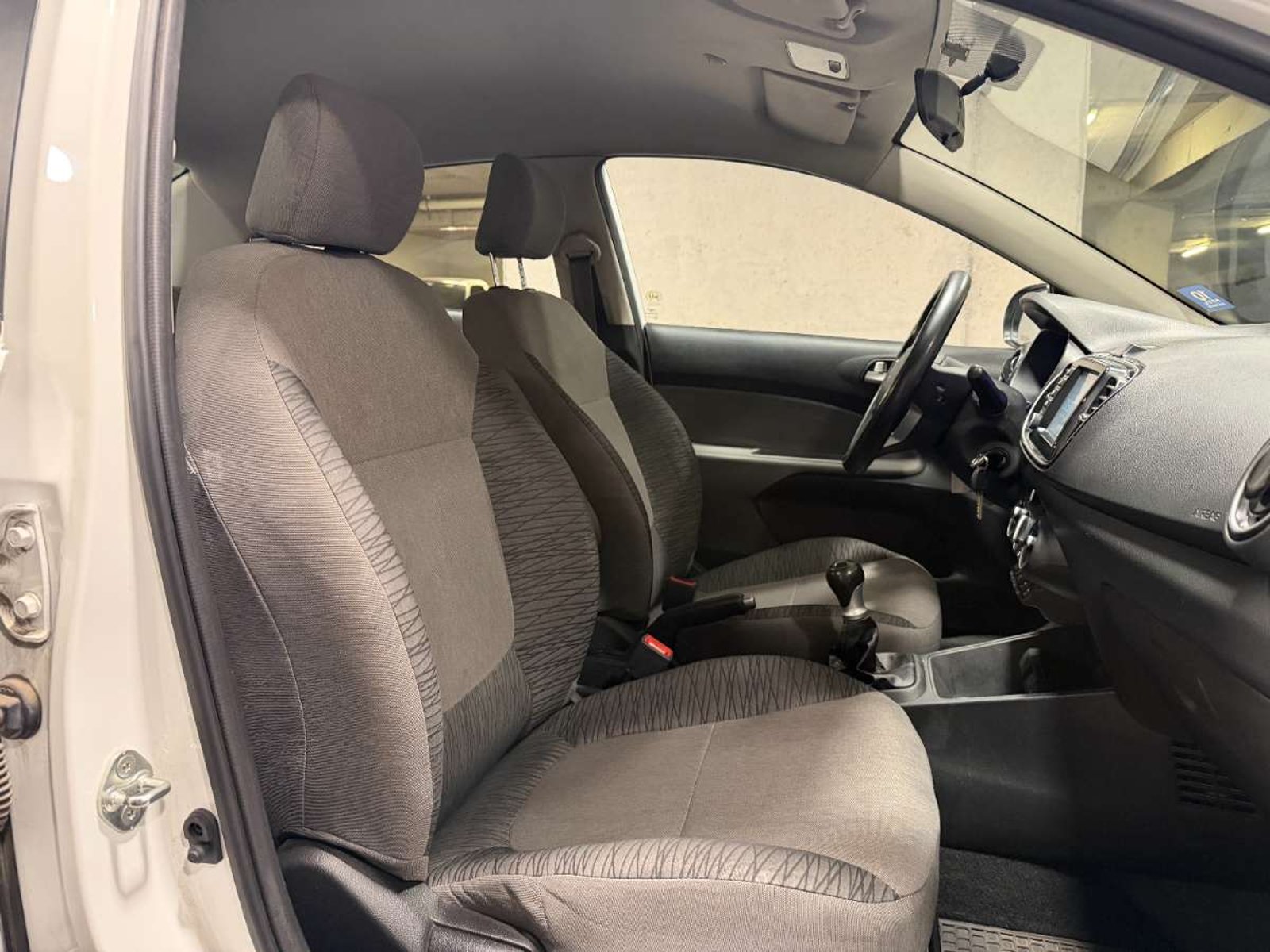 Kia SOLUTO 2024 - Imagen 7 de 18