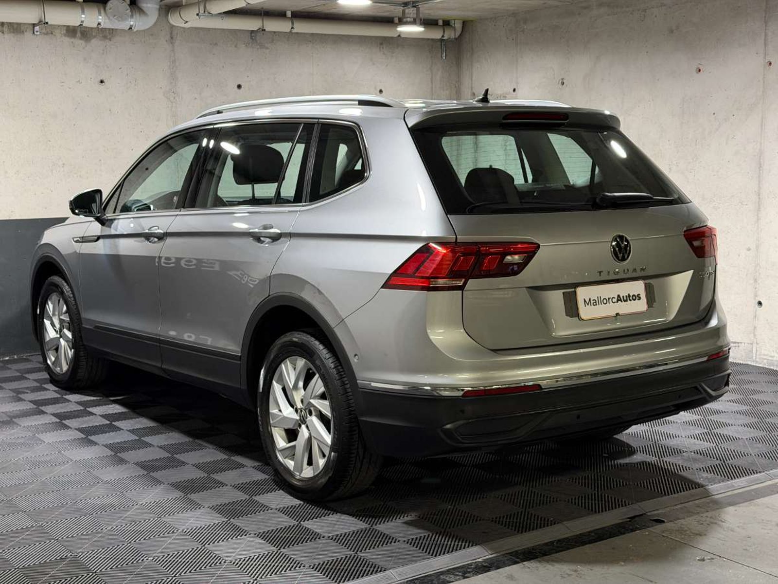 Volkswagen TIGUAN 1.4 TSI COMFORTLINE 4X2 AT 5P 2023 - Imagen 4 de 20
