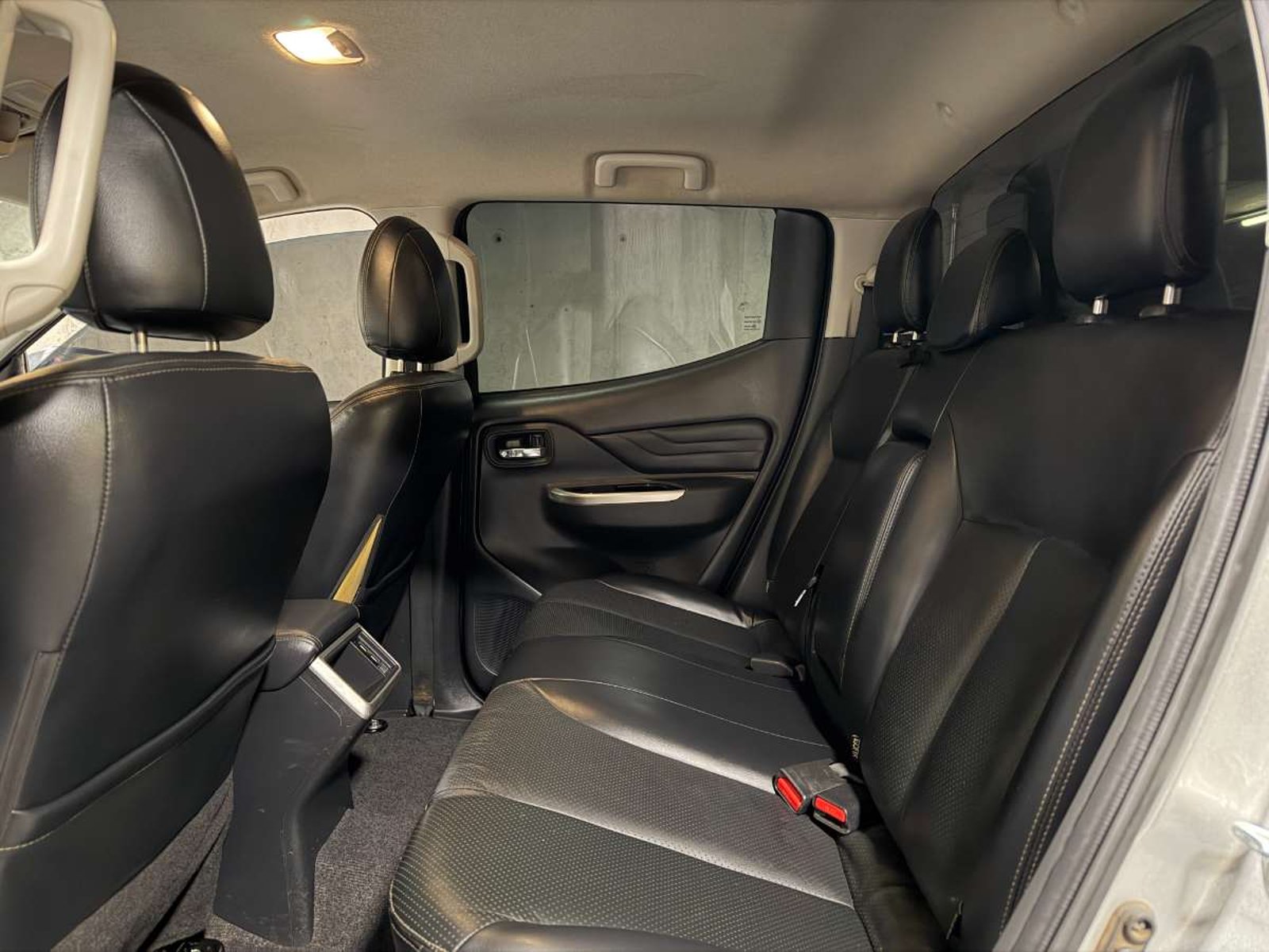 Mitsubishi L200 2.4 DAKAR CRS DIESEL DOB. CAB. 4X4 MT 4P 2023 - Imagen 11 de 16