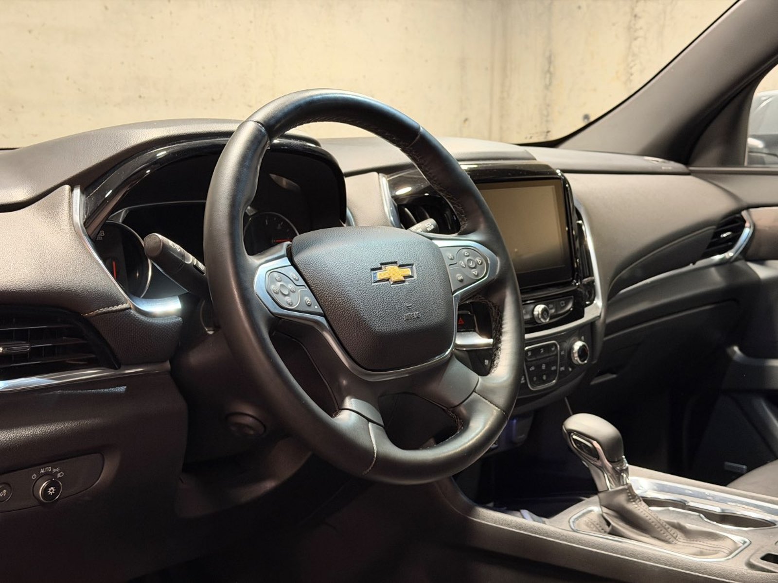 Chevrolet TRAVERSE 3.6L PREMIER AWD II AT 5P 2023 - Imagen 15 de 19