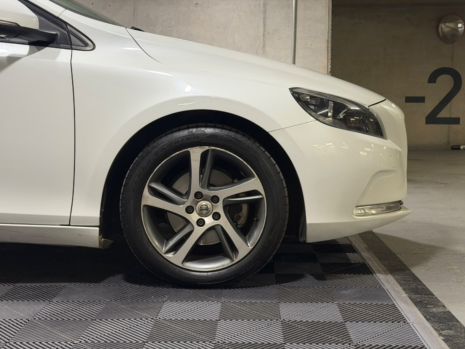 Volvo V40 2.0 D2 COMFORT R-DESIGN DIESEL 4X2 MT 5P 2018 - Imagen 7 de 19