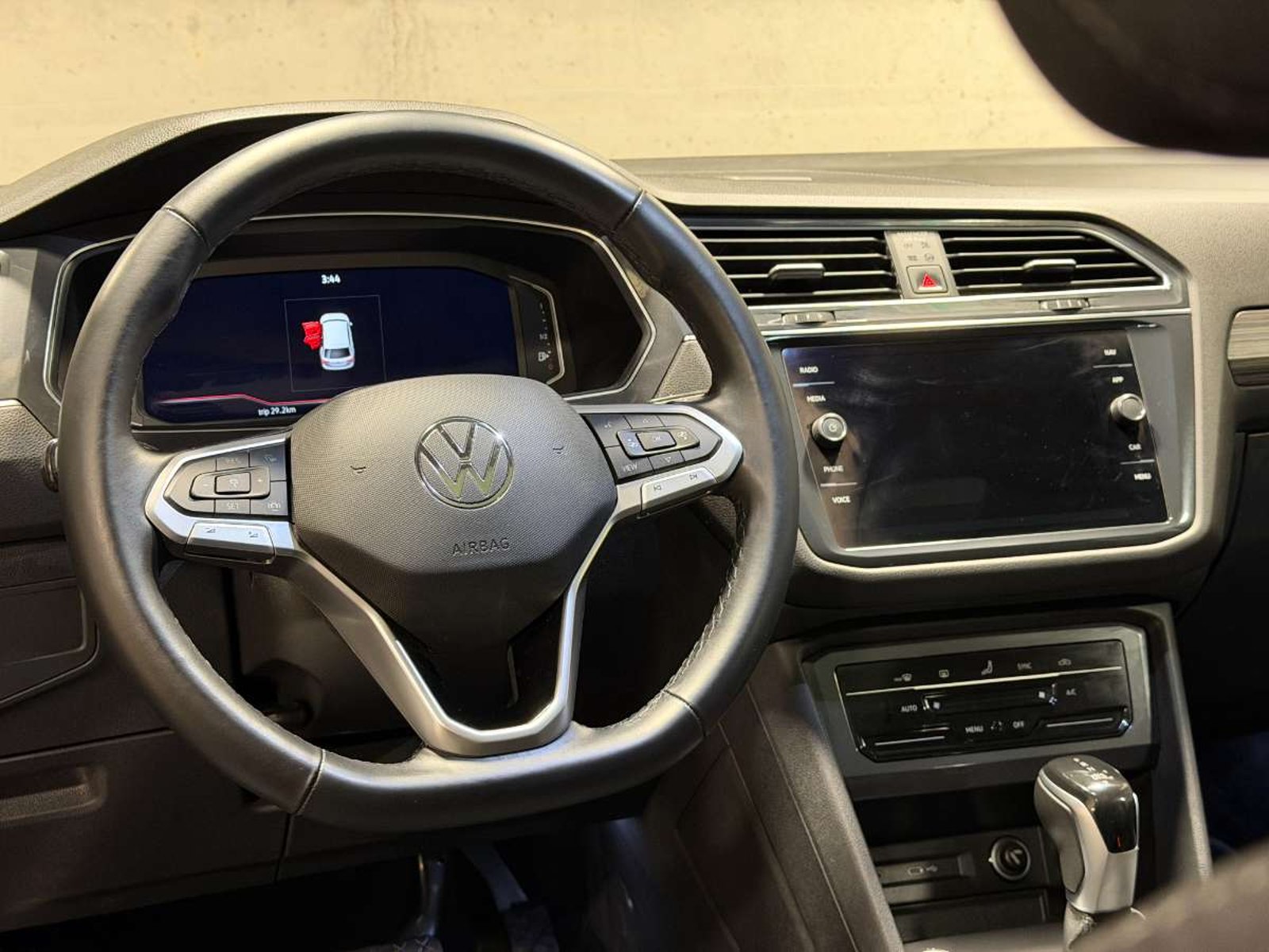 Volkswagen TIGUAN 1.4 TSI HIGHLINE 4X2 AT 5P 2023 - Imagen 14 de 20