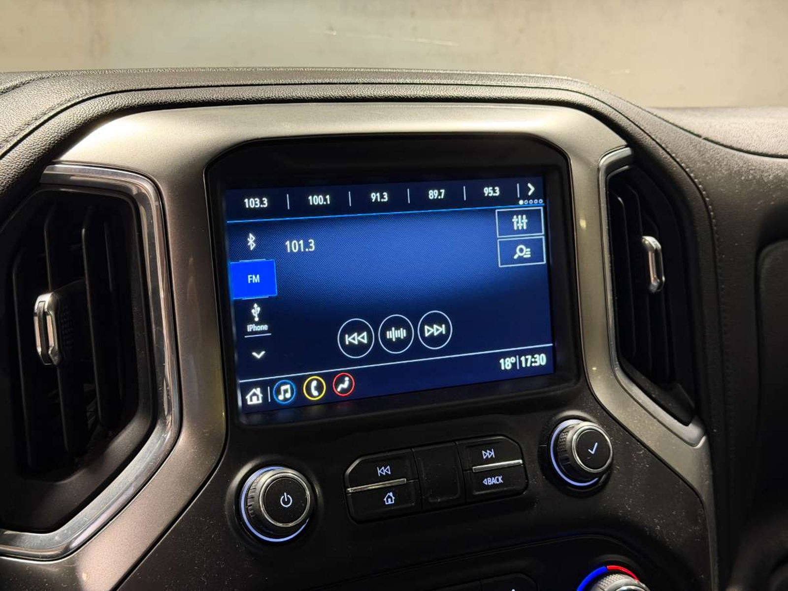 Chevrolet SILVERADO 5.3 LT TRAILBOSS 4X4 Z71 AT 4P 2020 - Imagen 15 de 17