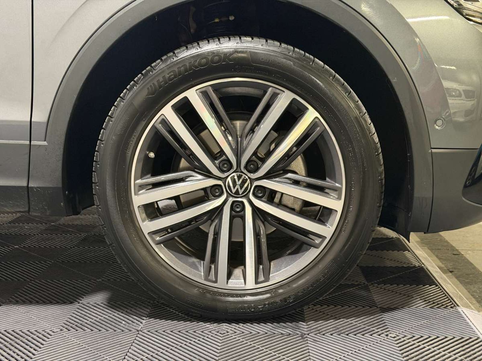 Volkswagen TIGUAN 1.4 TSI HIGHLINE 4X2 AT 5P 2023 - Imagen 8 de 20