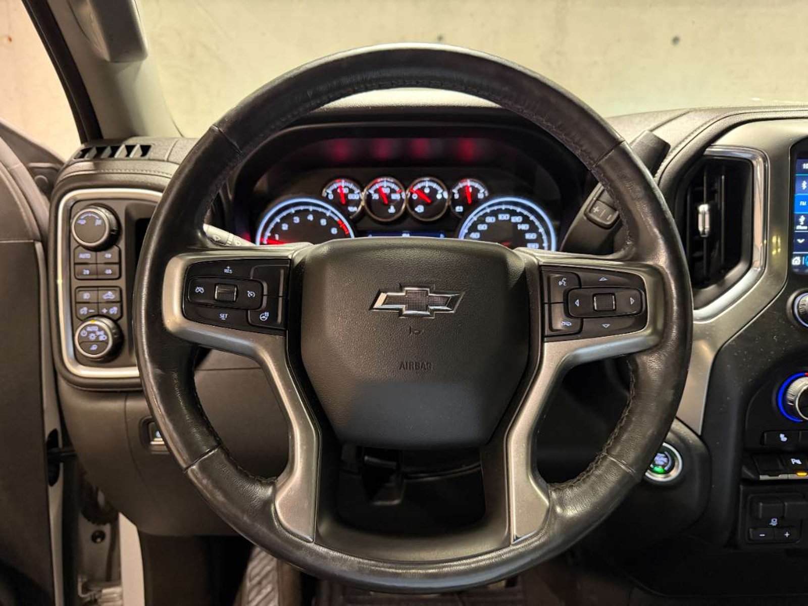Chevrolet SILVERADO 5.3 LT TRAILBOSS 4X4 Z71 AT 4P 2020 - Imagen 13 de 17