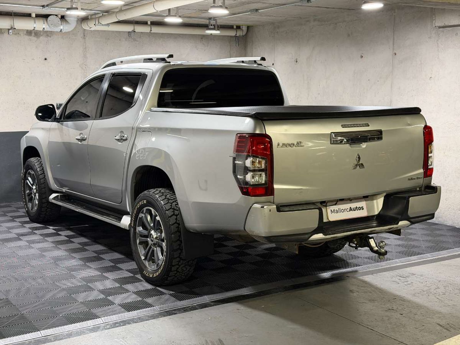 Mitsubishi L200 2.4 DAKAR CRS DIESEL DOB. CAB. 4X4 MT 4P 2023 - Foto 4 de 16
