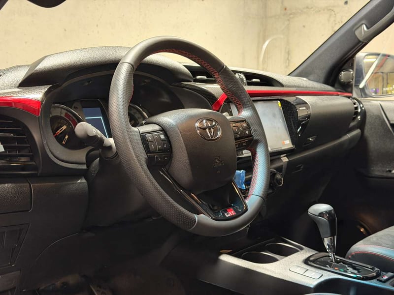 Toyota HILUX 2.8 GR-S DIESEL 4X4 DOB. CAB. AT 4P 2026 - Imagen 14 de 20