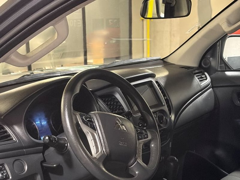 Mitsubishi L200 2.2 KATANA CRT DIESEL DOB. CAB. 4X4 MT 4P 2024 - Imagen 14 de 19