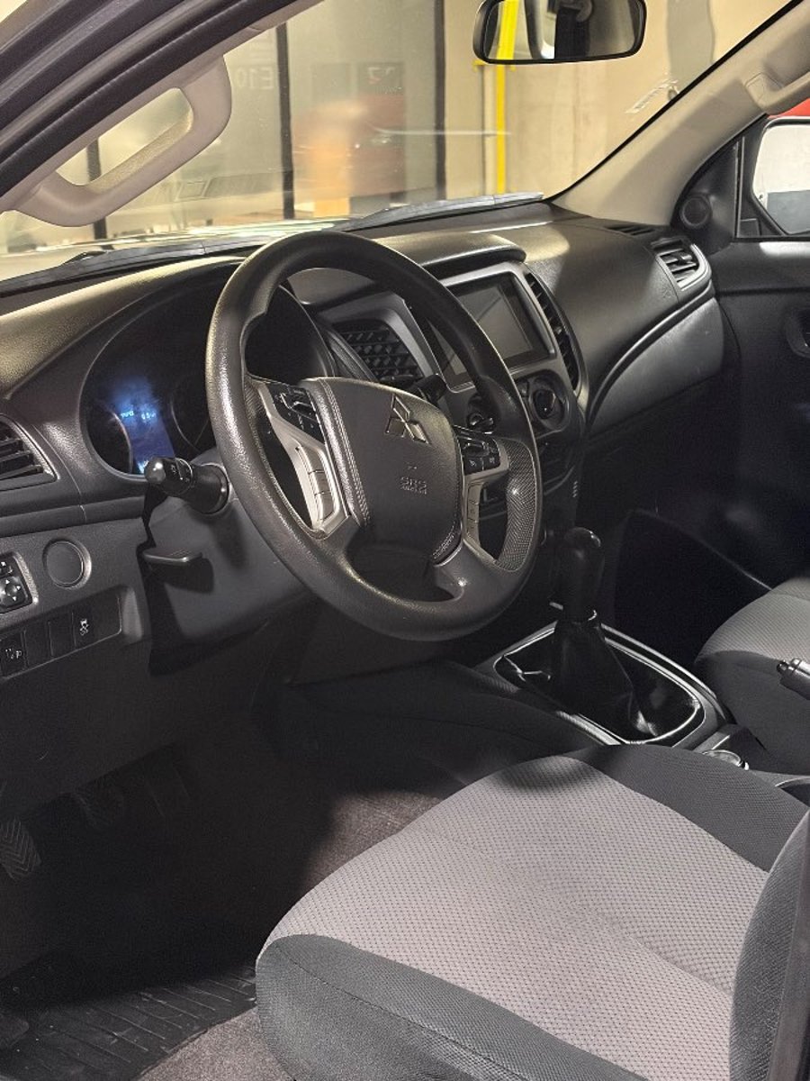 Mitsubishi L200 2.2 KATANA CRT DIESEL DOB. CAB. 4X4 MT 4P 2024 - Imagen 14 de 19