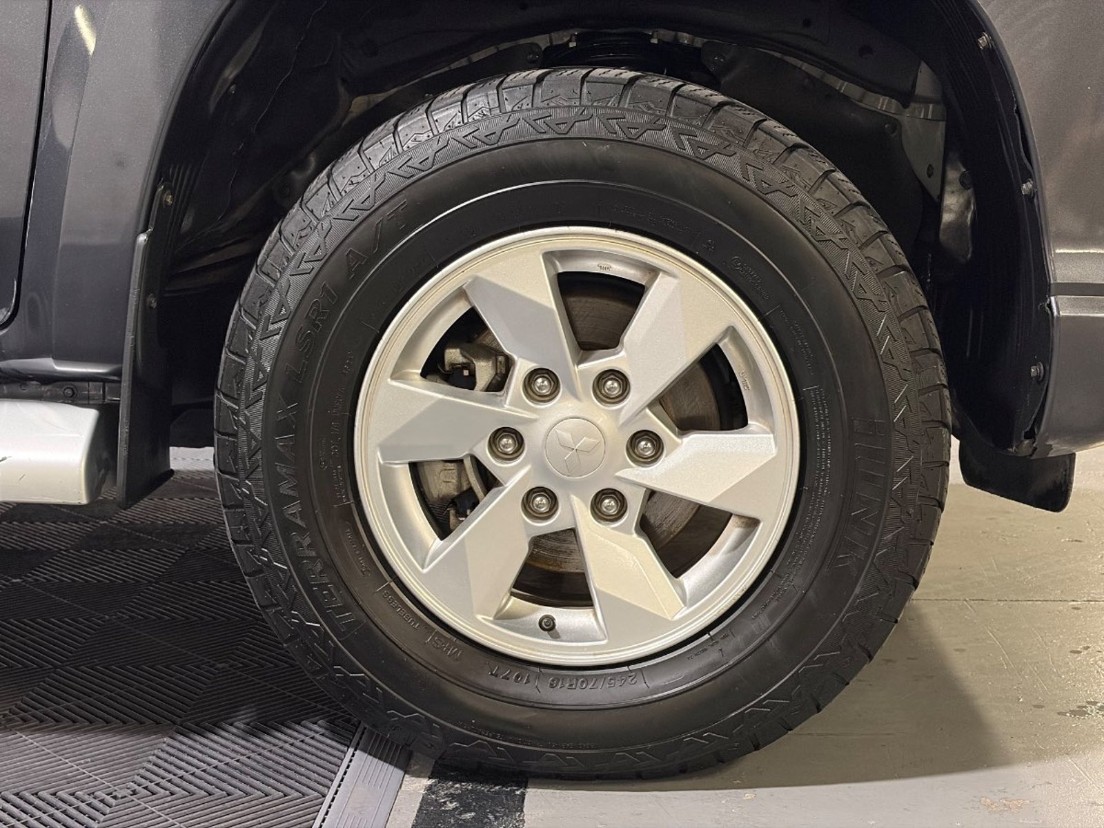 Mitsubishi L200 2.2 KATANA CRT DIESEL DOB. CAB. 4X4 MT 4P 2024 - Imagen 9 de 19
