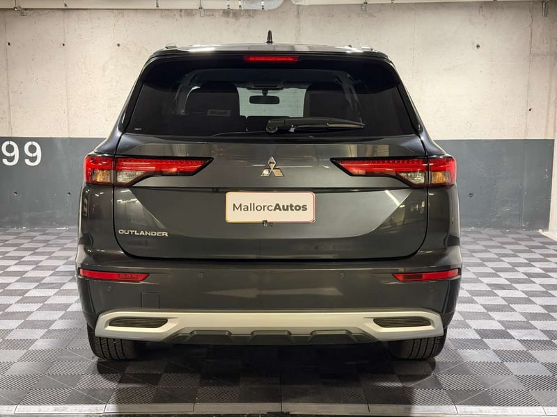 Mitsubishi OUTLANDER 2.5 GLX P 4X2 AT 5P 2025 - Imagen 5 de 20