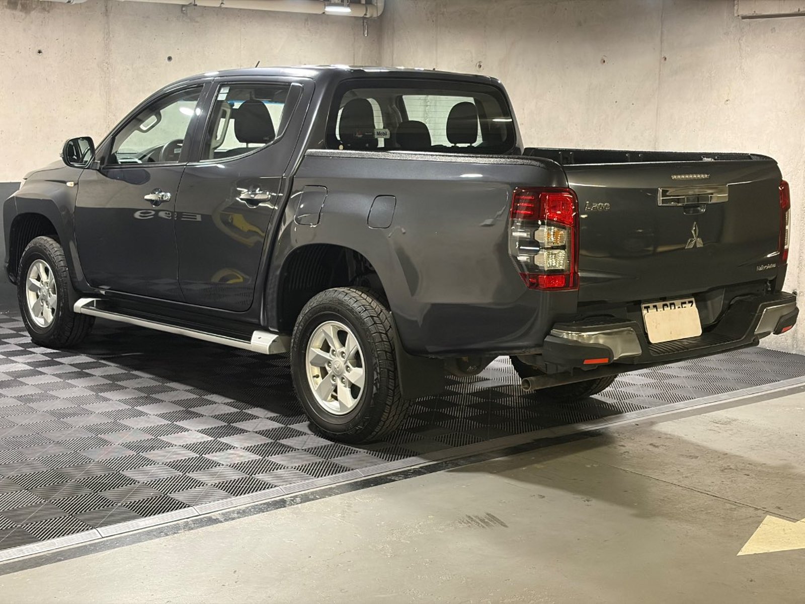 Mitsubishi L200 2.2 KATANA CRT DIESEL DOB. CAB. 4X4 MT 4P 2024 - Imagen 4 de 19