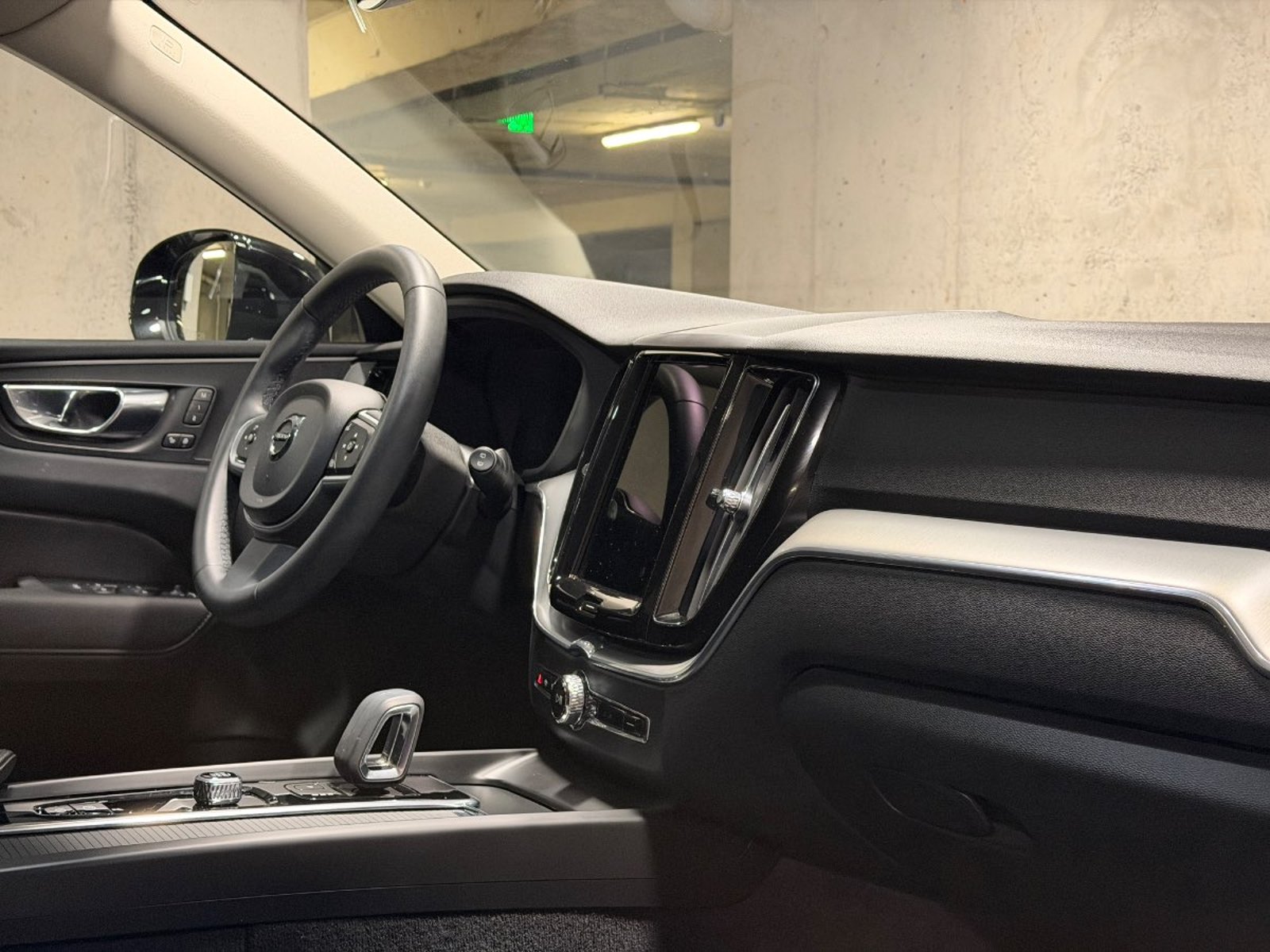 Volvo XC60 2.0 B5 MOMENTUM HYBRID 4X4 AT 5P 2022 - Imagen 12 de 17