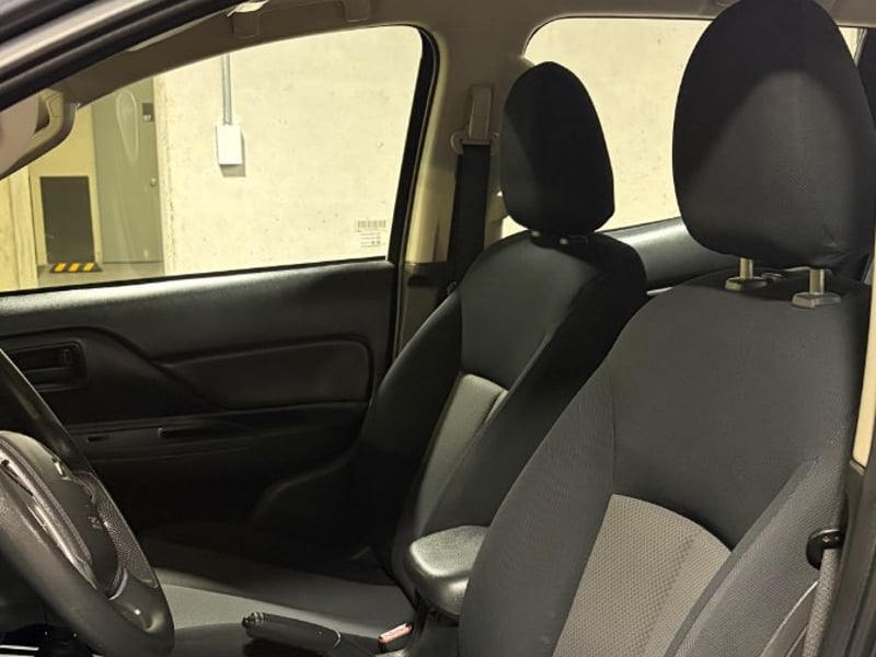 Mitsubishi L200 2.2 KATANA CRT DIESEL DOB. CAB. 4X4 MT 4P 2024 - Imagen 11 de 19