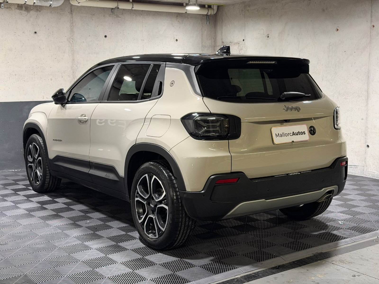 Jeep Avenger 1.2T SUMMIT MHEV 2WD AT 5P 2025 - Imagen 4 de 20