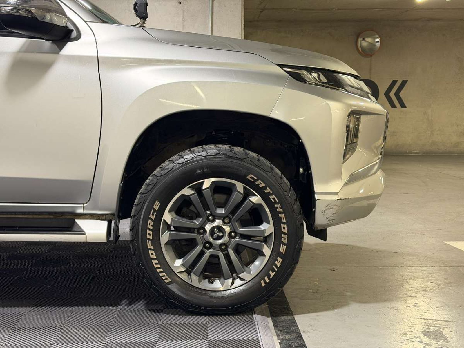 Mitsubishi L200 2.4 DAKAR CRS DIESEL DOB. CAB. 4X4 MT 4P 2023 - Imagen 7 de 16