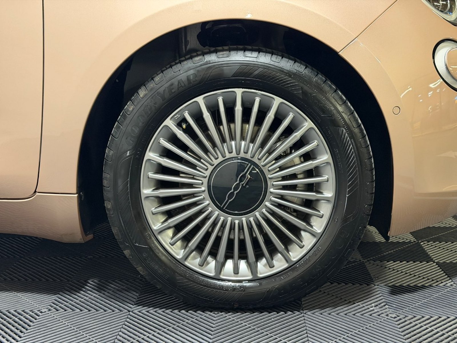 Fiat 500 ELECTRICO 4X2 AT ЗP 2026 - Imagen 8 de 18
