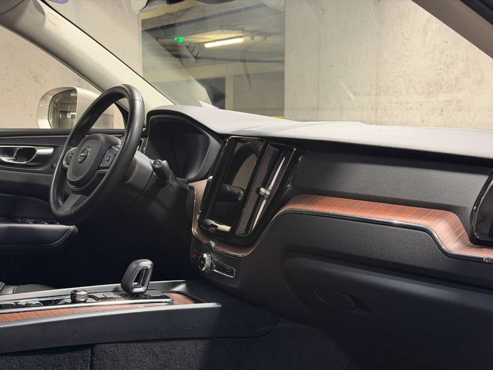 Volvo XC60 2.0 B5 PLUS HYBRID AWD AT 5P 2023 - Imagen 12 de 18