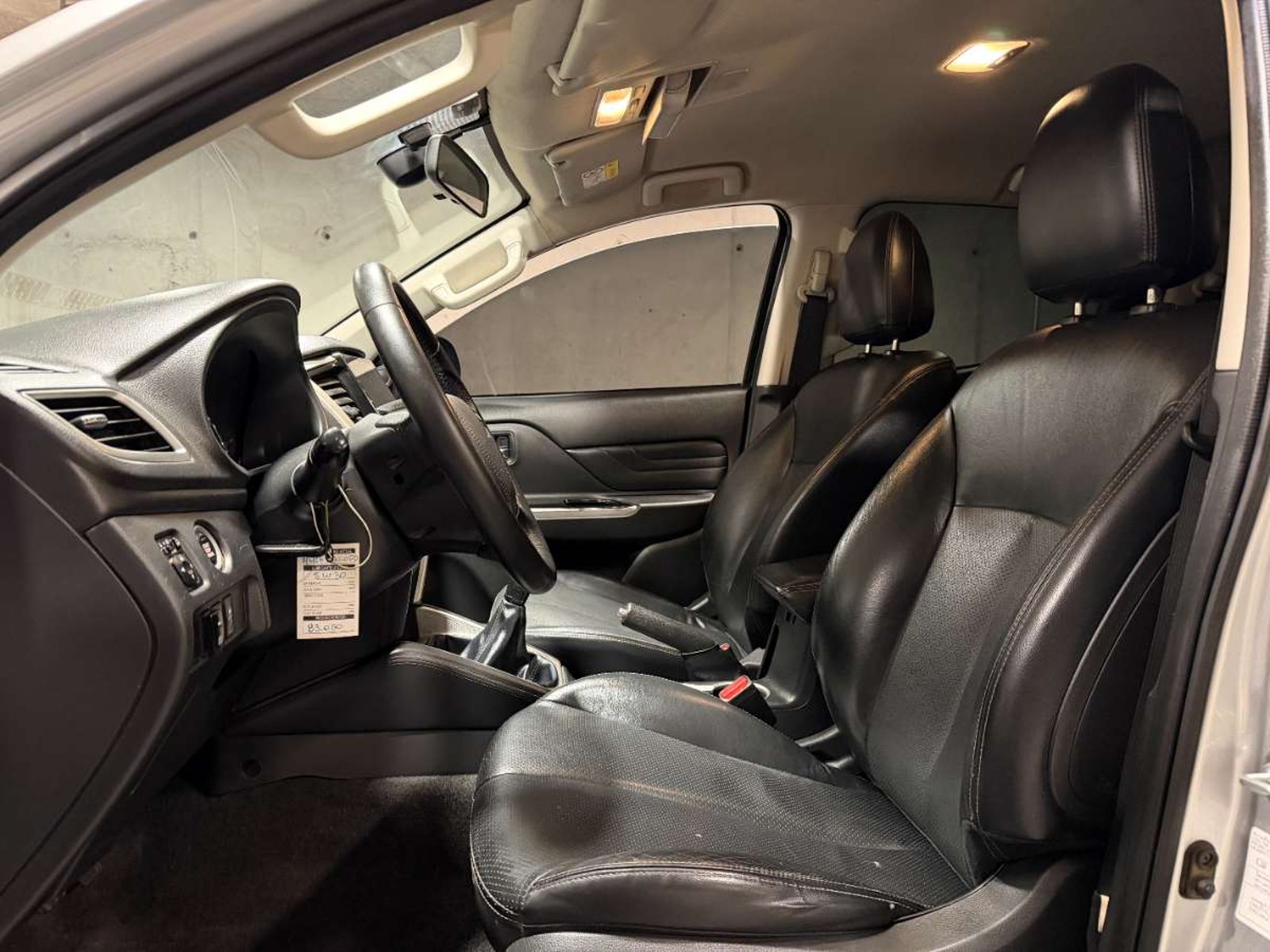 Mitsubishi L200 2.4 DAKAR CRS DIESEL DOB. CAB. 4X4 MT 4P 2023 - Imagen 10 de 16