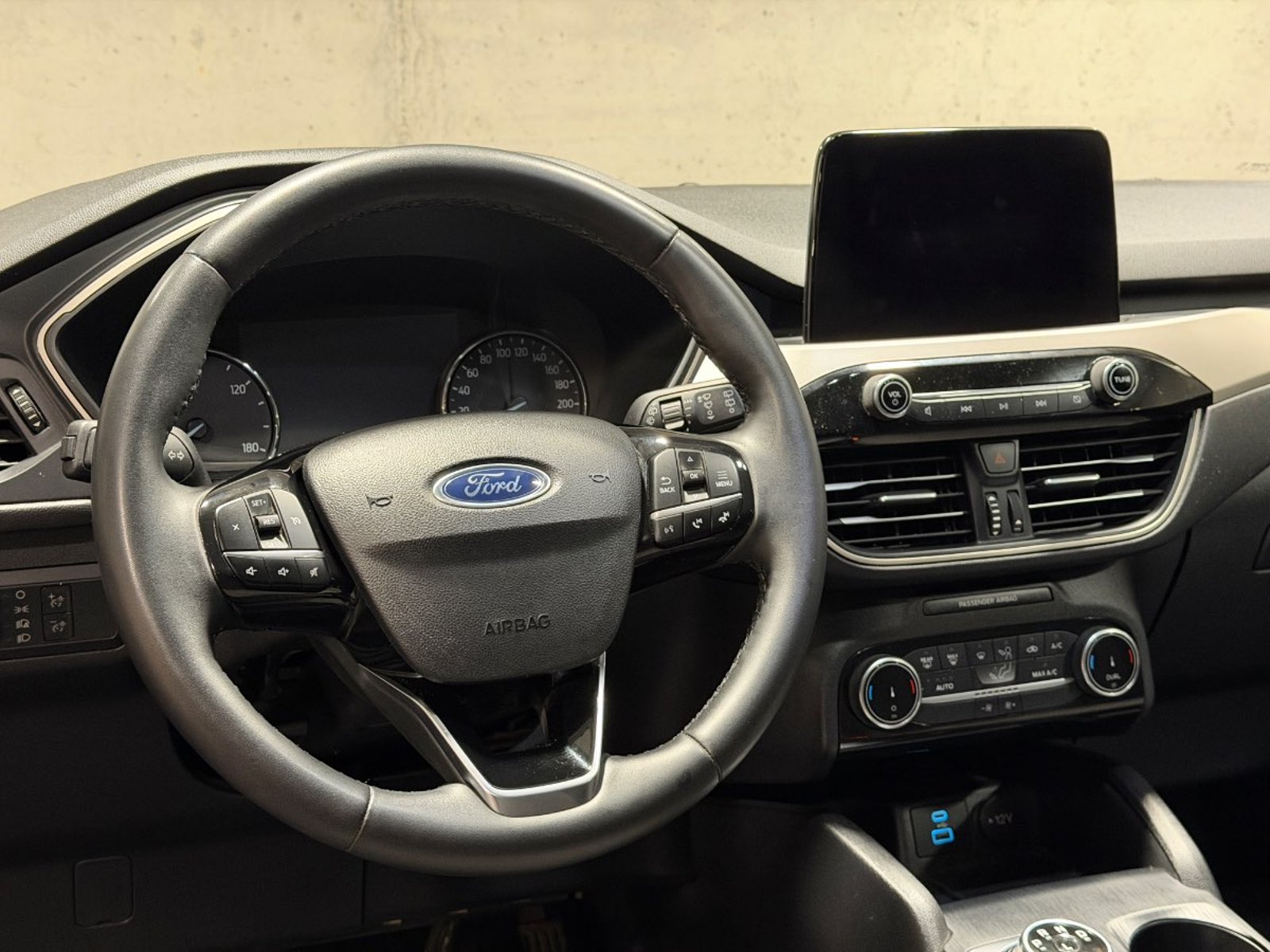 Ford ESCAPE 2.5 ATKINSON SE HIBRIDO FWD AT 5P 2023 - Imagen 14 de 20