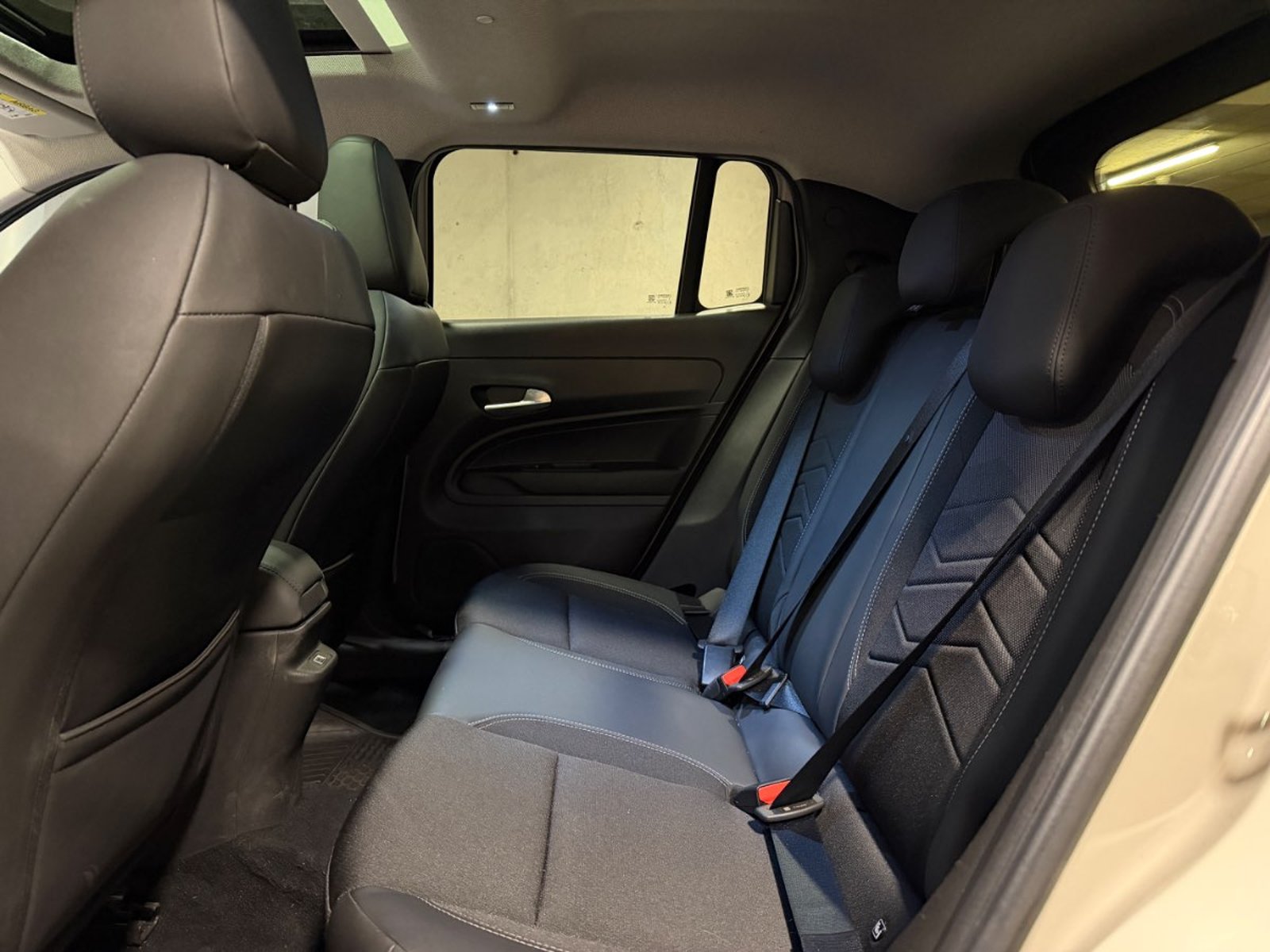 Jeep Avenger 1.2T SUMMIT MHEV 2WD AT 5P 2025 - Imagen 11 de 20