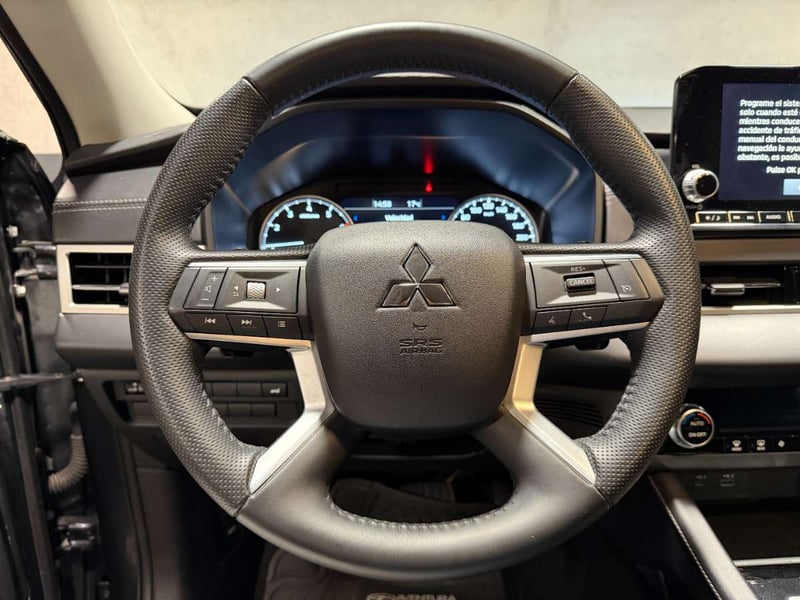 Mitsubishi OUTLANDER 2.5 GLX P 4X2 AT 5P 2025 - Imagen 16 de 20