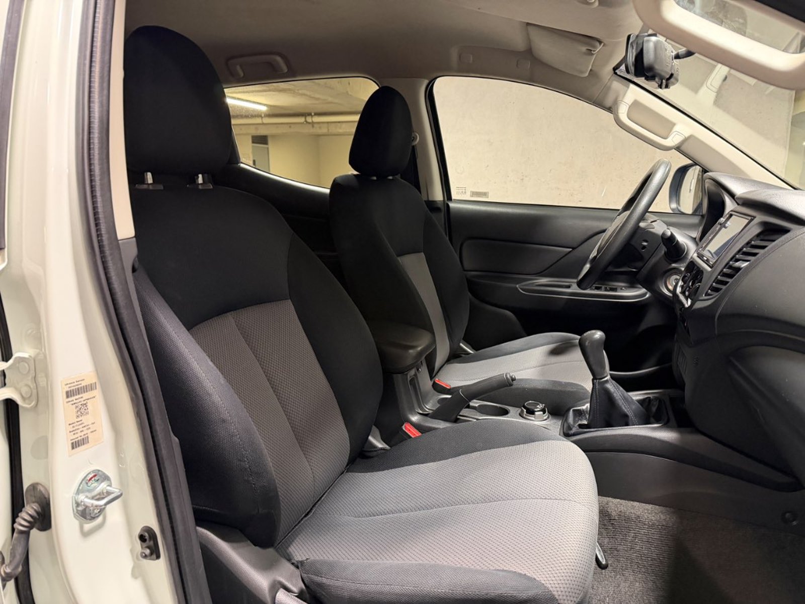 MITSUBISHI L200 2.4 KATANA CRM DIESEL DOB. CAB. 4X4 MT 4P 2023 - Imagen 9 de 18