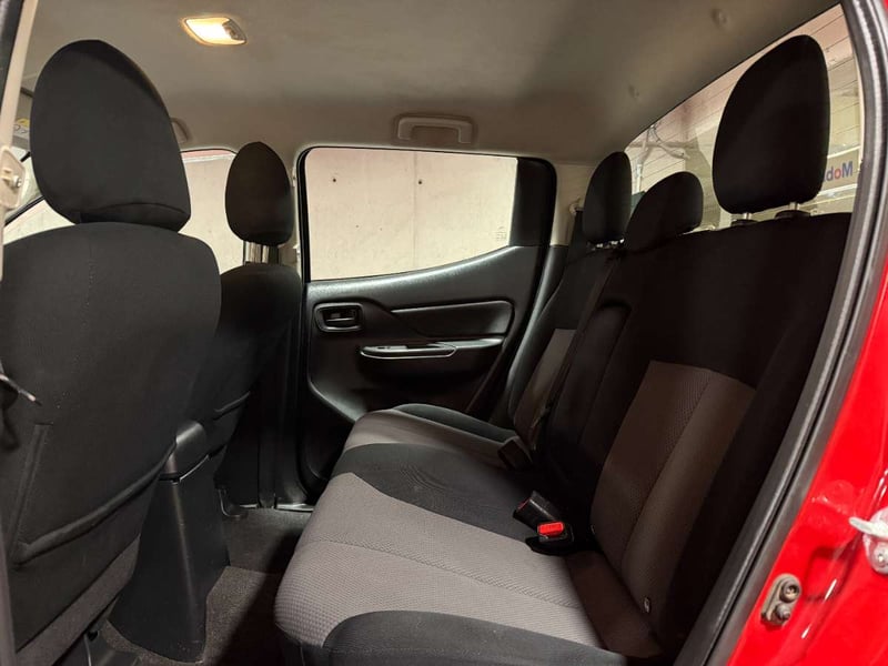 Mitsubishi L200 2.2 KATANA CRT DIESEL DOB. CAB. 4X4 MT 4P 2024 - Imagen 11 de 17