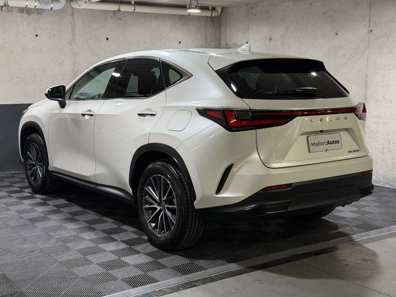 Lexus NX350H 2.5 PREMIUM HIB 4X2 AT 5P 2025 - Imagen 4 de 20